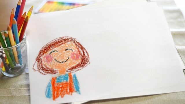 子どもが描いたお母さんの絵の画像